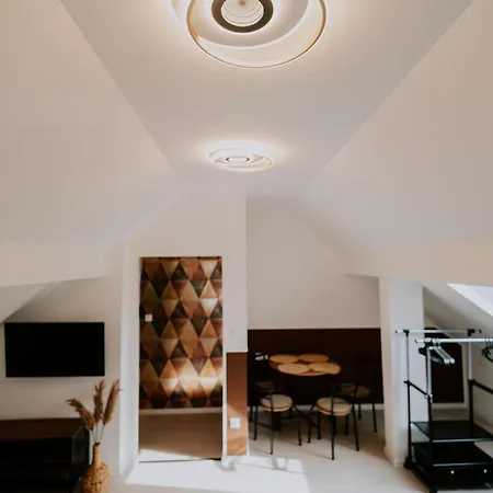 Maison De Luxe *