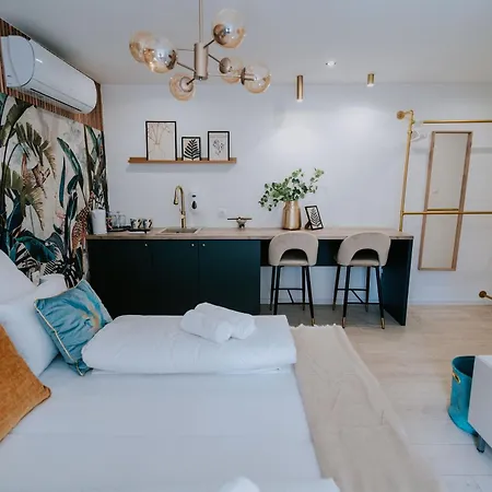 Maison De Luxe * セゲド