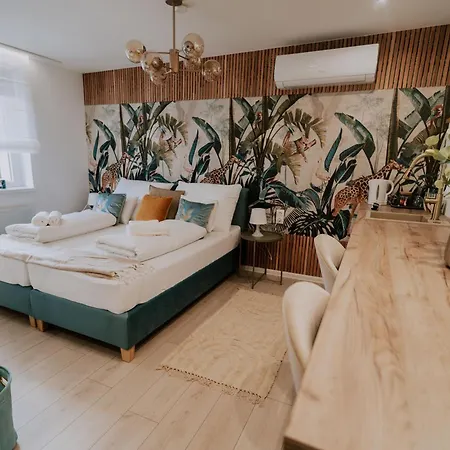 Maison De Luxe * セゲド