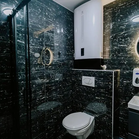 Maison De Luxe