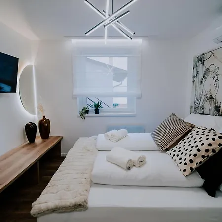 Maison De Luxe *